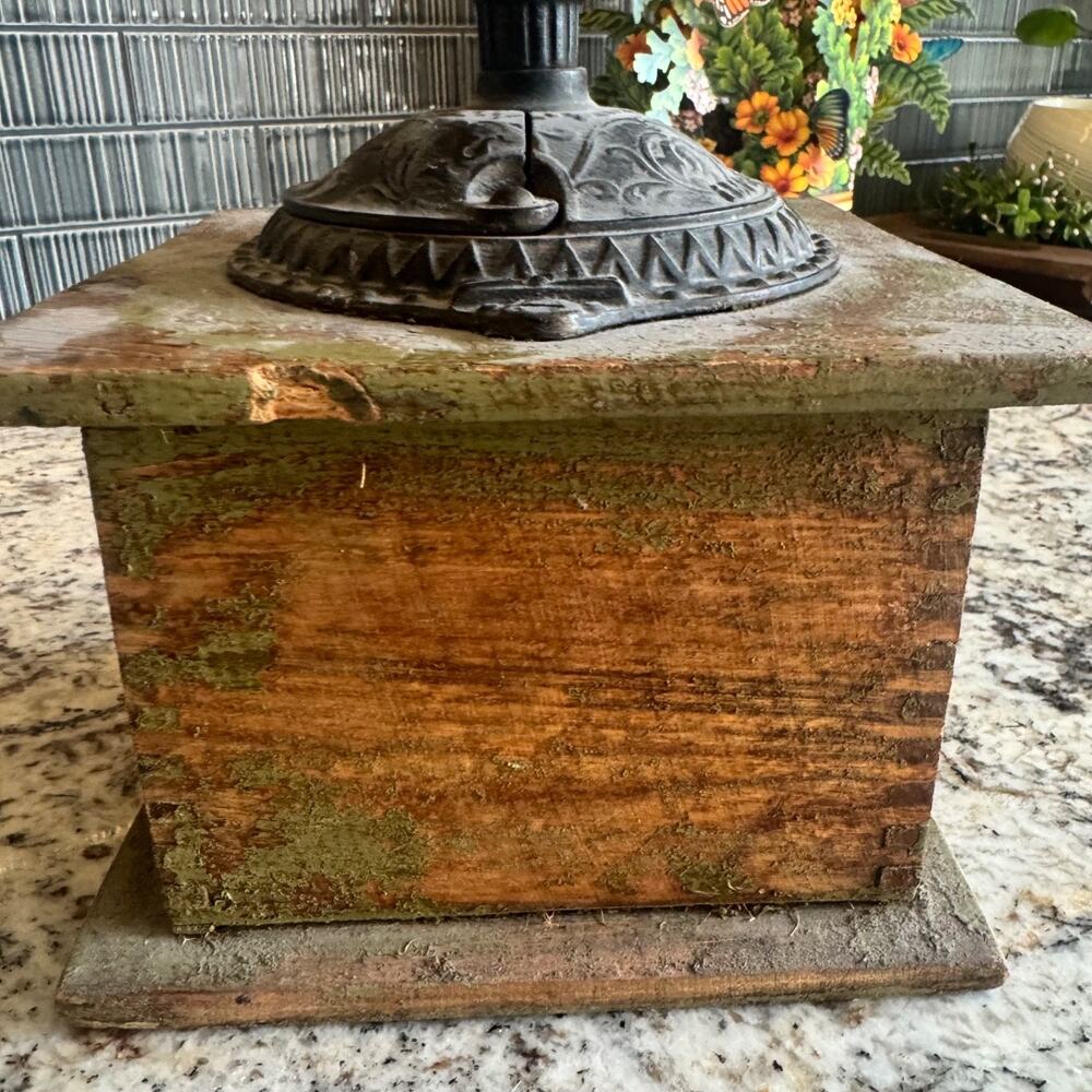 Antique Imperial Coffee Grinder Mill Cast Iron Green, Late 1800s Farmhouse Decor - Picture 5 of 10